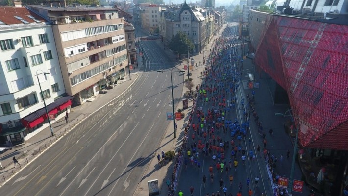 Pogledajte sarajevski polumaraton snimljen iz zraka: Znamenitosti grada u sportskom okruženju